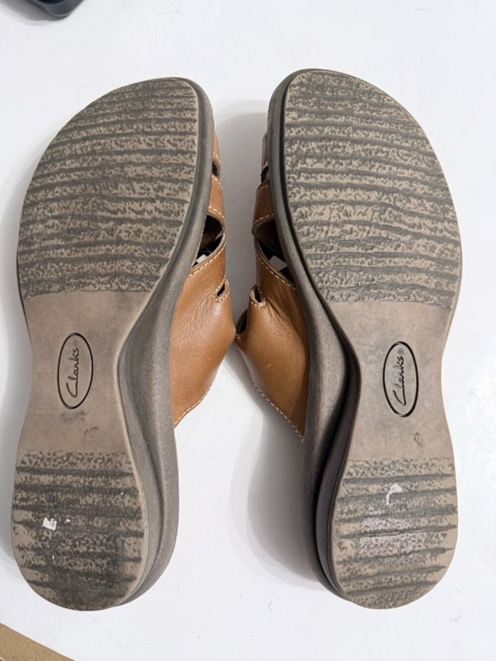 Clarks Artisan Leather Slide Sandal Size 9 M Brown Hook and Loop Strap - Picture 3 of 6